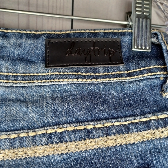 Daytrip Lyra Low Rise Bootcut Classic Blue Denim Jeans - Picture 11 of 16